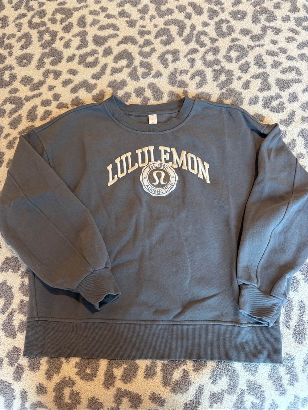 lululemon athletica Women’s Slate Gray Crewneck Sweatshirt